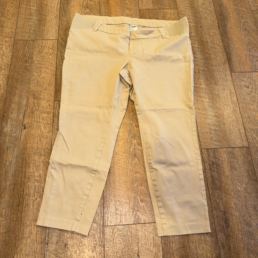 Old Navy Maternity Women’s Khaki Capri Short Pants - Size 16